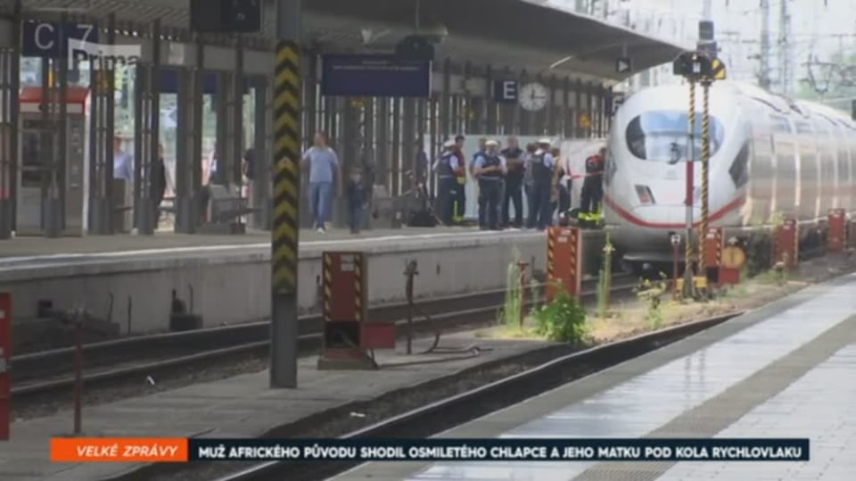 29. 7. 2019 VELKÉ ZPRÁVY: MUŽ AFRICKÉHO PŮVODU SHODIL OSMILETÉHO CHLAPCE A JEHO MATKU POD KOLA RYCHLOVLAKU